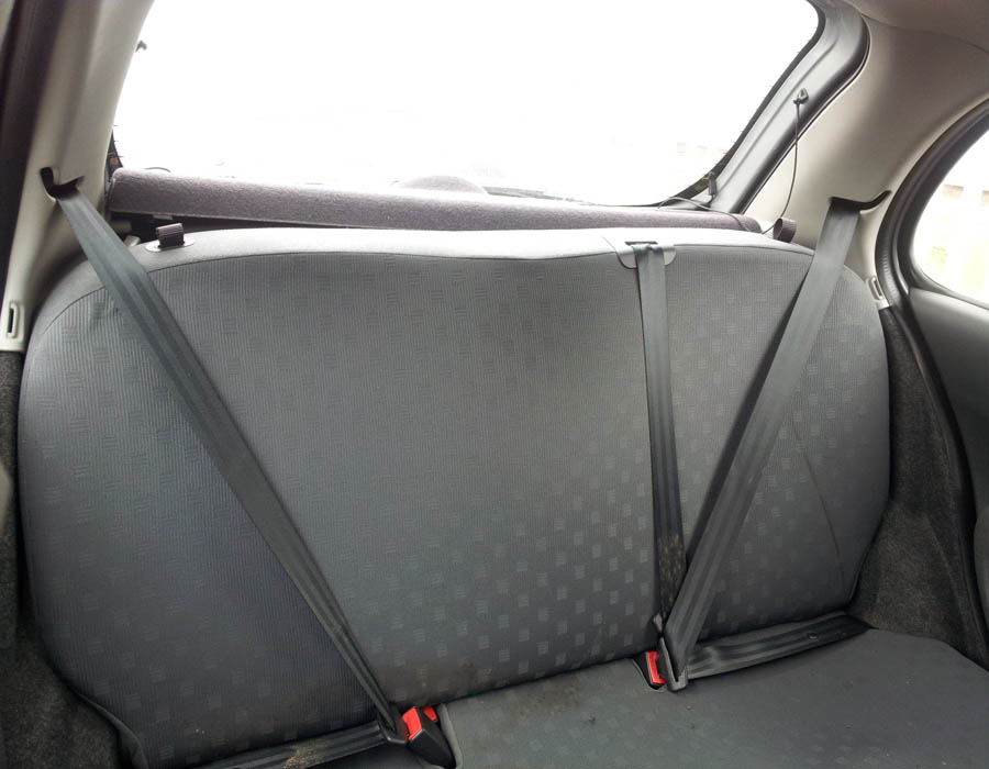 Nissan Micra E seat-belt-centre-rear